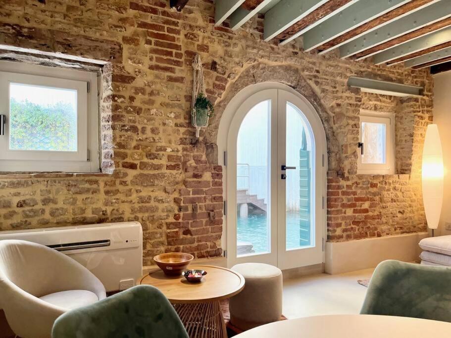 Ivy, Canal View * Venise