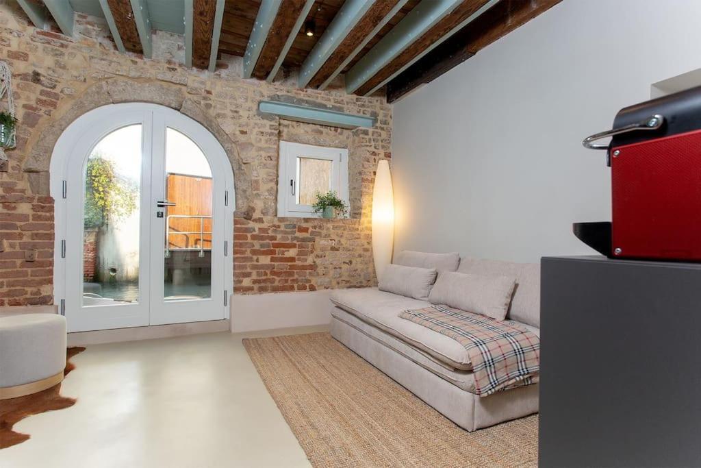 Ivy, Canal View Appartement
